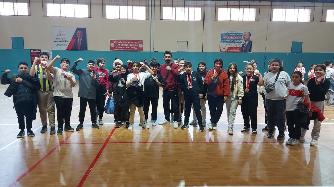 OKULUMUZ BİLEK GÜREŞİ TAKIMI BAŞARIYLA DÖNDÜ!